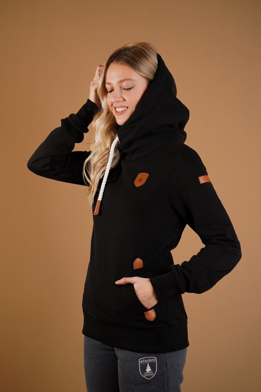 Women Wanakome Hoodies | Artemis Hoodie Black